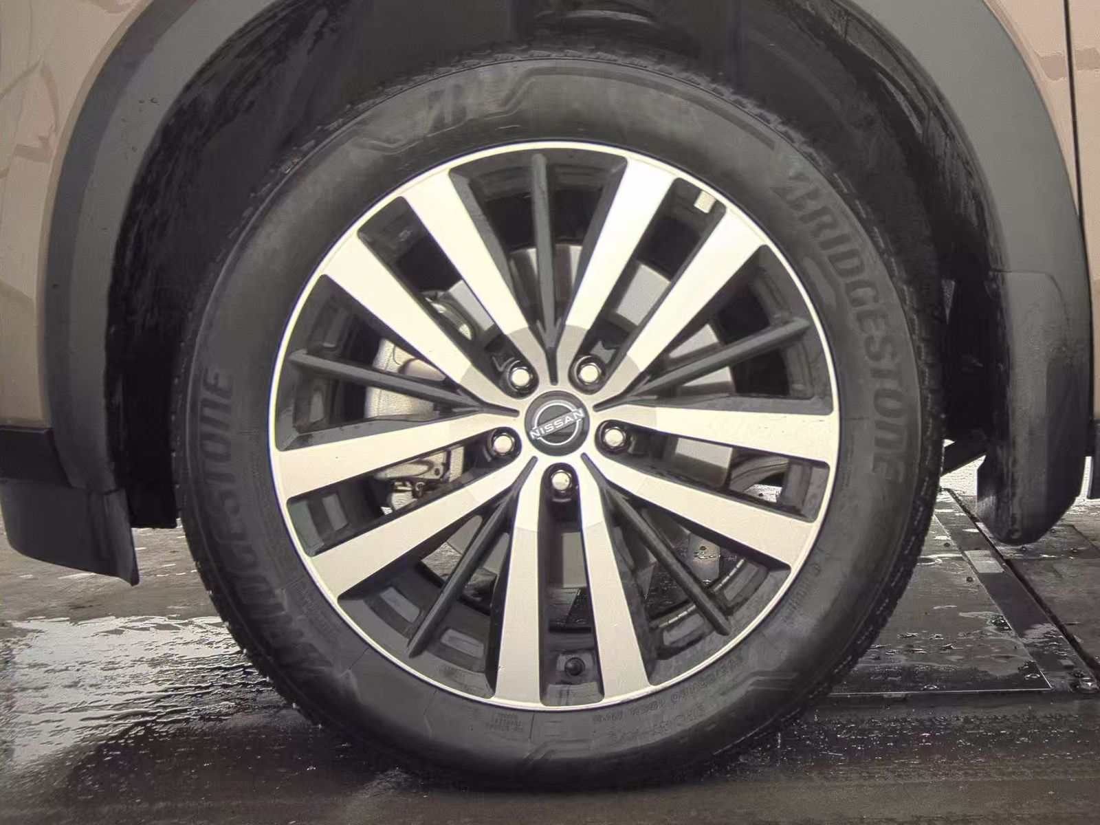 2024 Nissan Pathfinder Platinum FWD