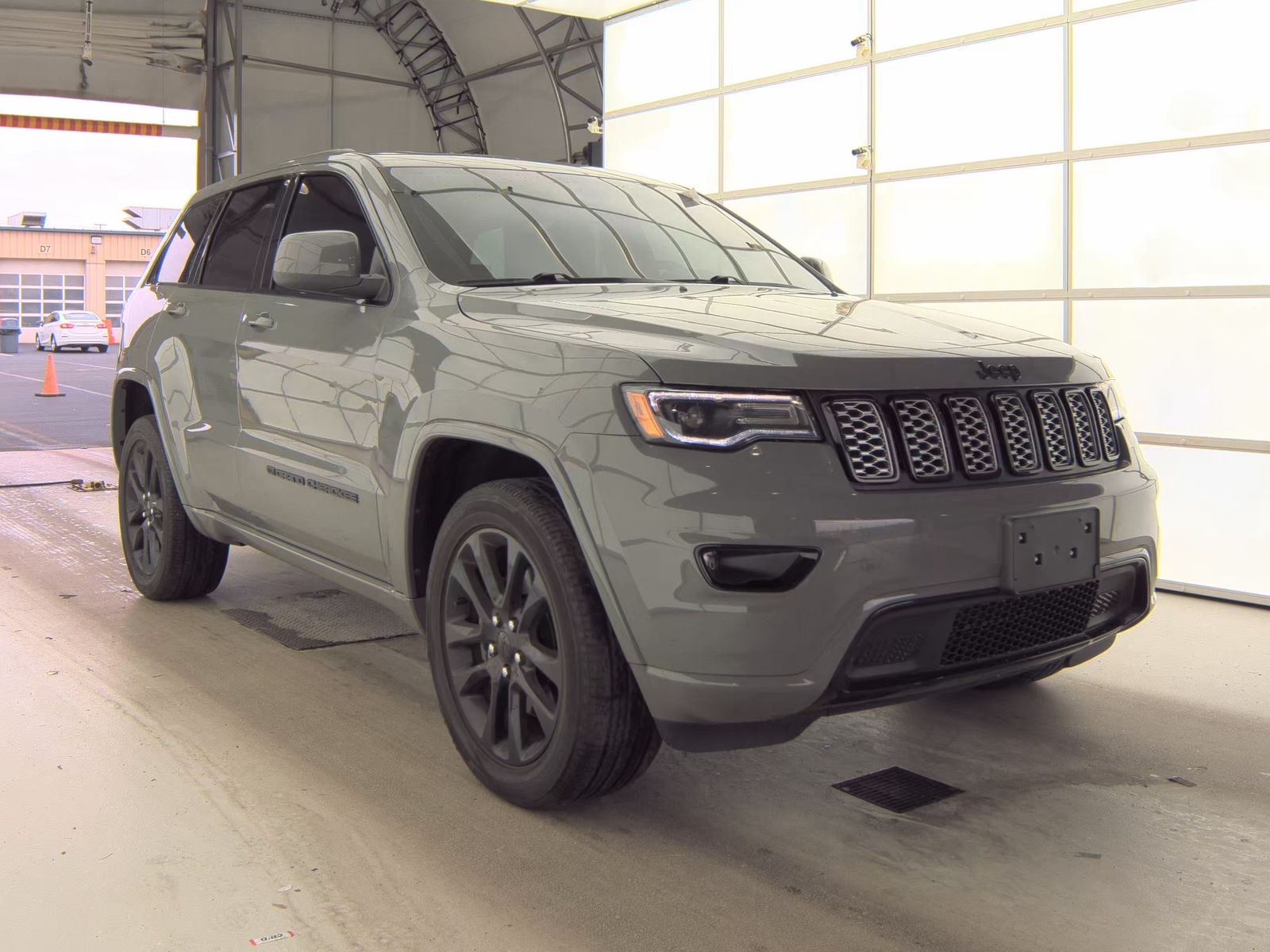2022 Jeep Grand Cherokee Laredo X AWD