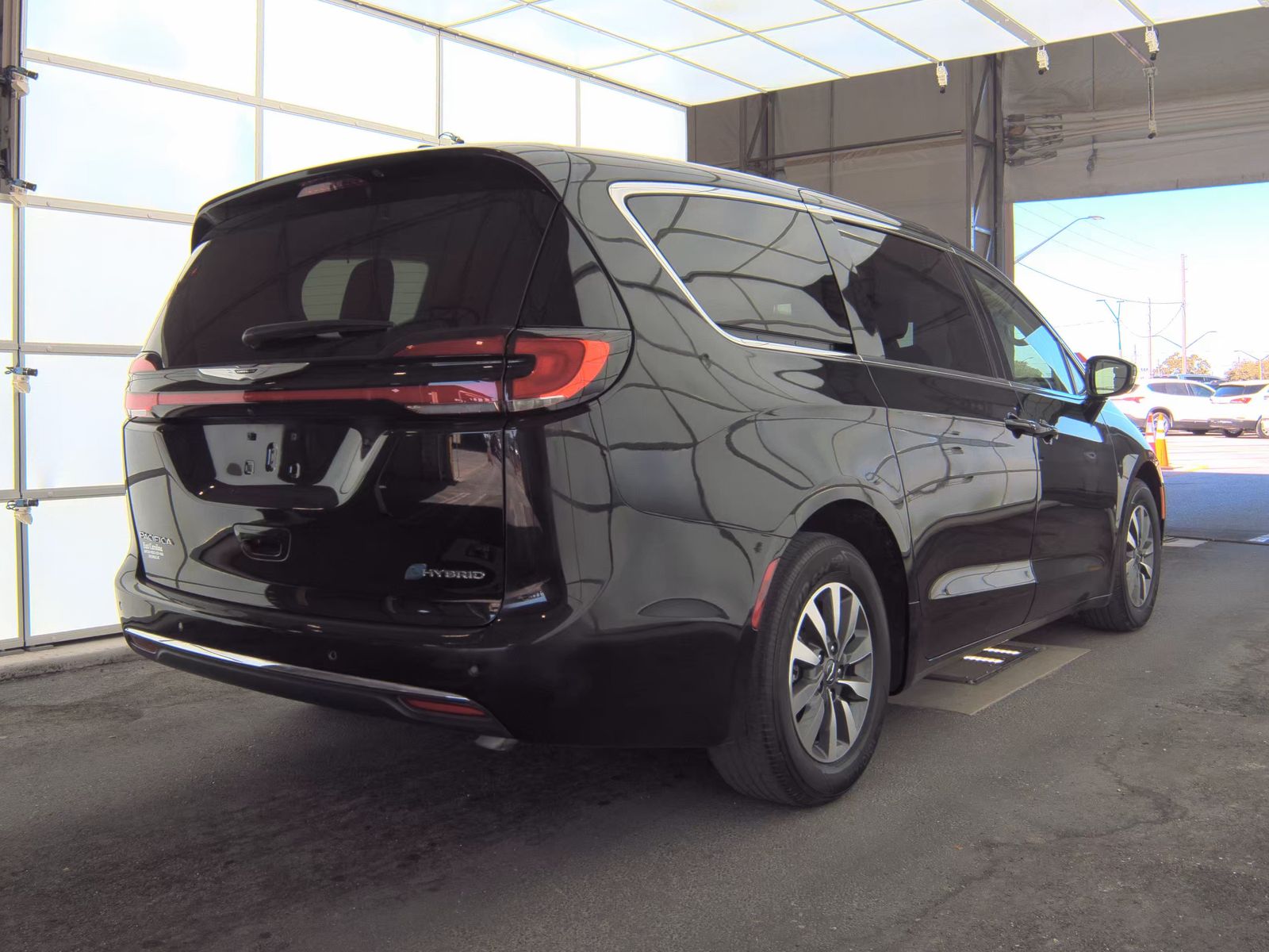 2024 Chrysler Pacifica Hybrid Select FWD