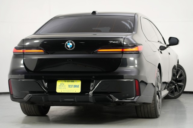 2024 BMW 7 Series 740i RWD