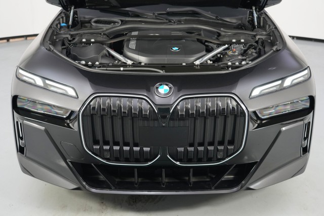 2024 BMW 7 Series 740i RWD