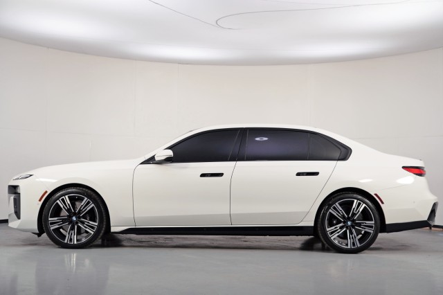 2023 BMW 7 Series 740i RWD