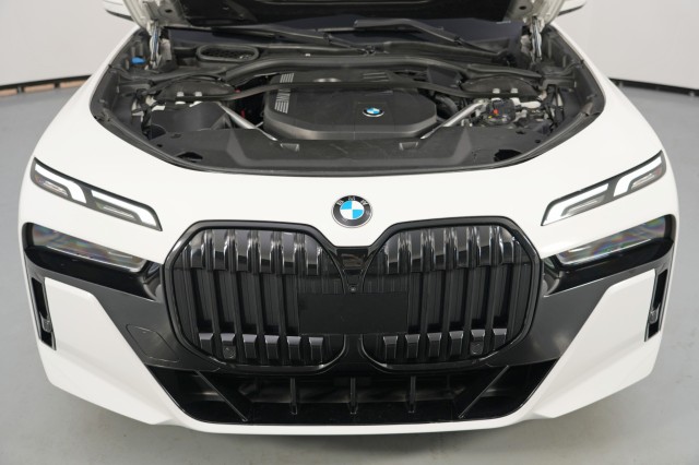 2023 BMW 7 Series 740i RWD