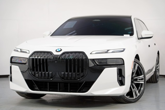 2023 BMW 7 Series 740i RWD