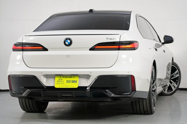 2023 BMW 7 Series 740i RWD