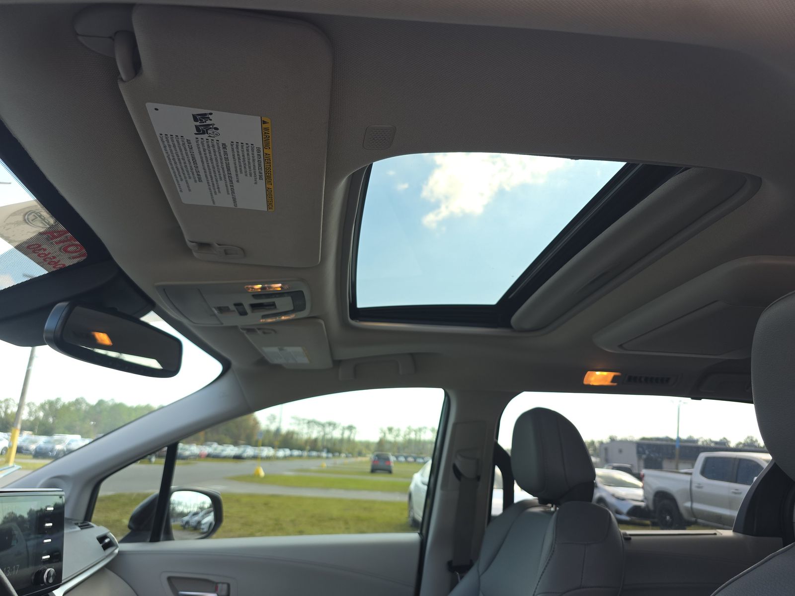 2022 Toyota Sienna XLE FWD