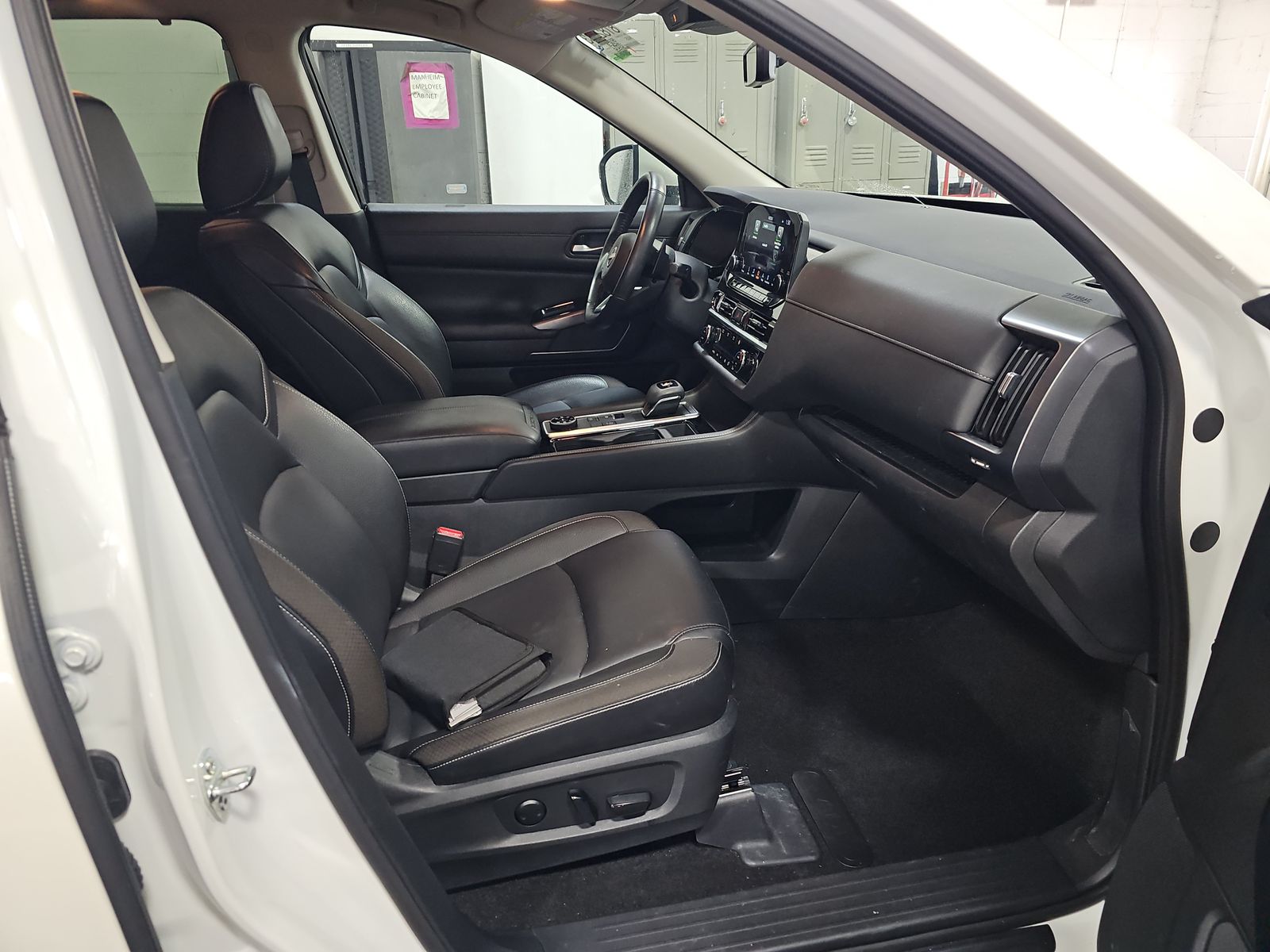 2024 Nissan Pathfinder SL AWD