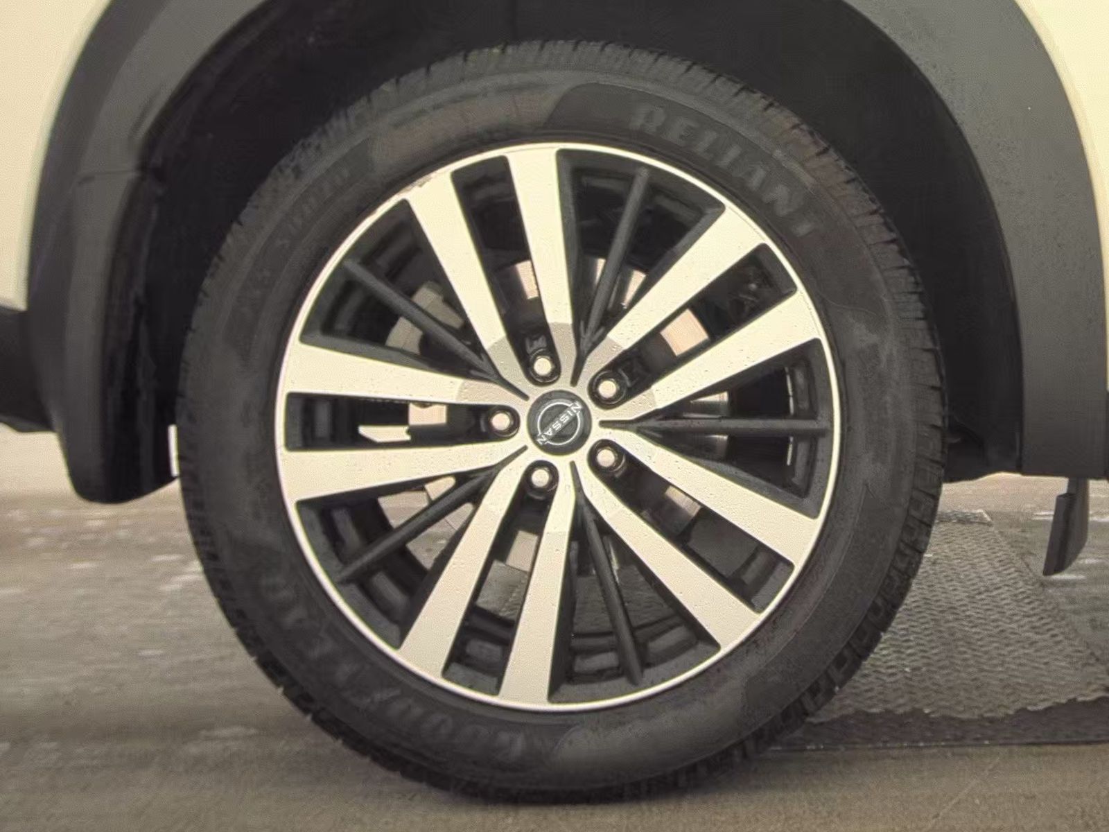 2023 Nissan Pathfinder Platinum AWD