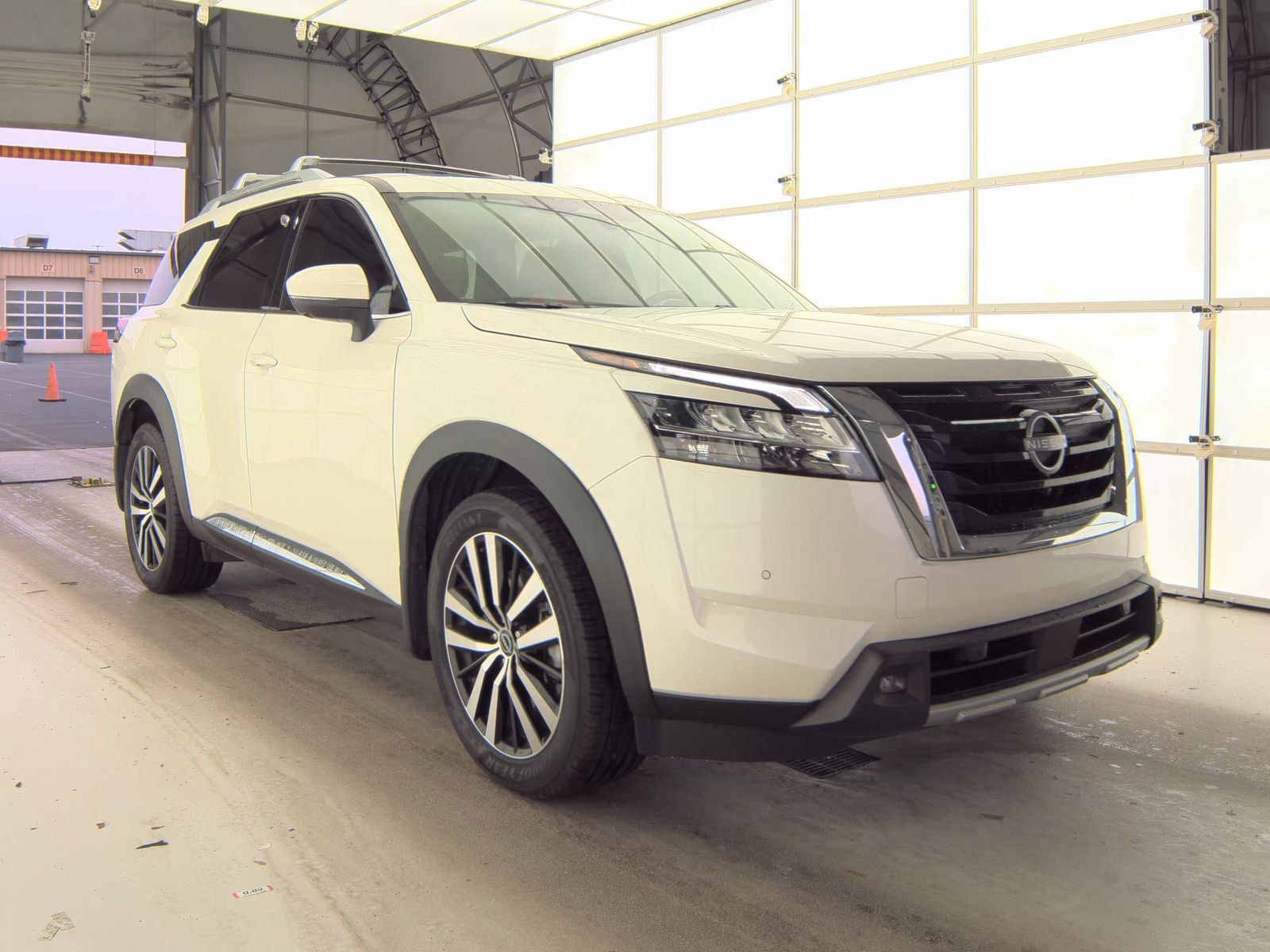 2023 Nissan Pathfinder Platinum AWD