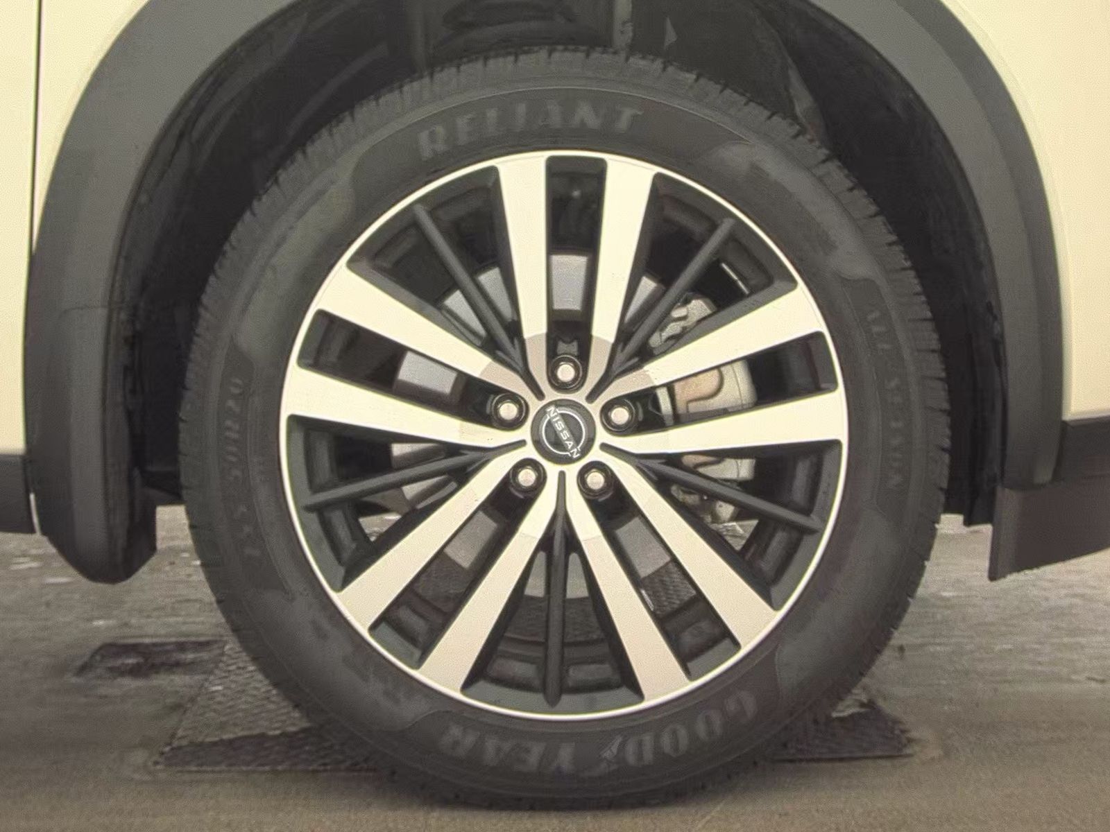 2023 Nissan Pathfinder Platinum AWD