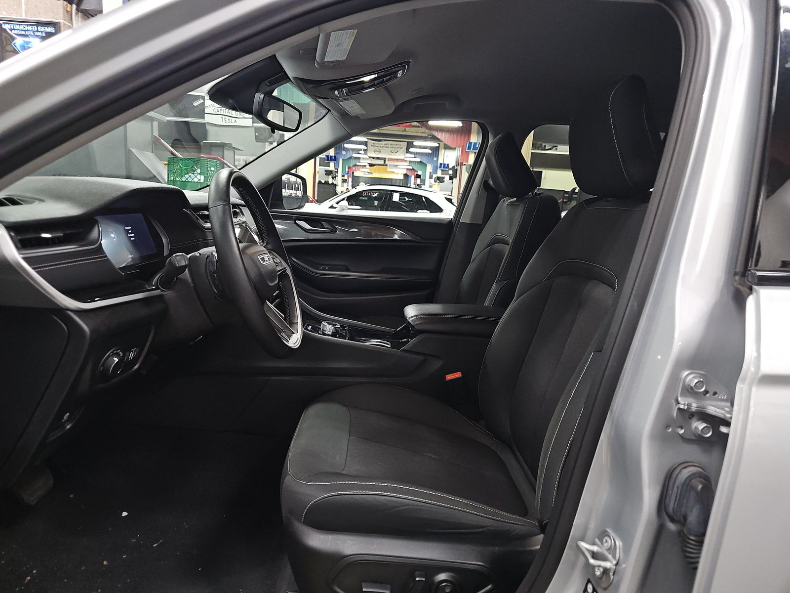 2022 Jeep Grand Cherokee Laredo AWD