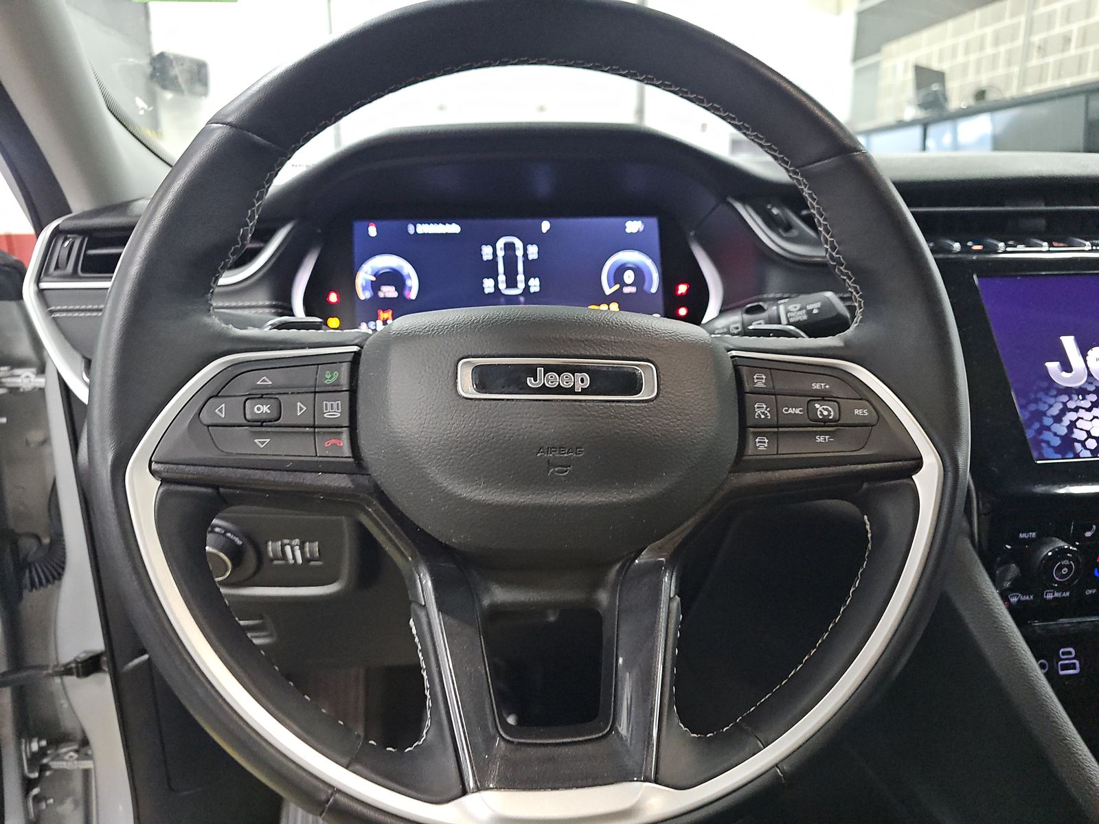 2022 Jeep Grand Cherokee Laredo AWD