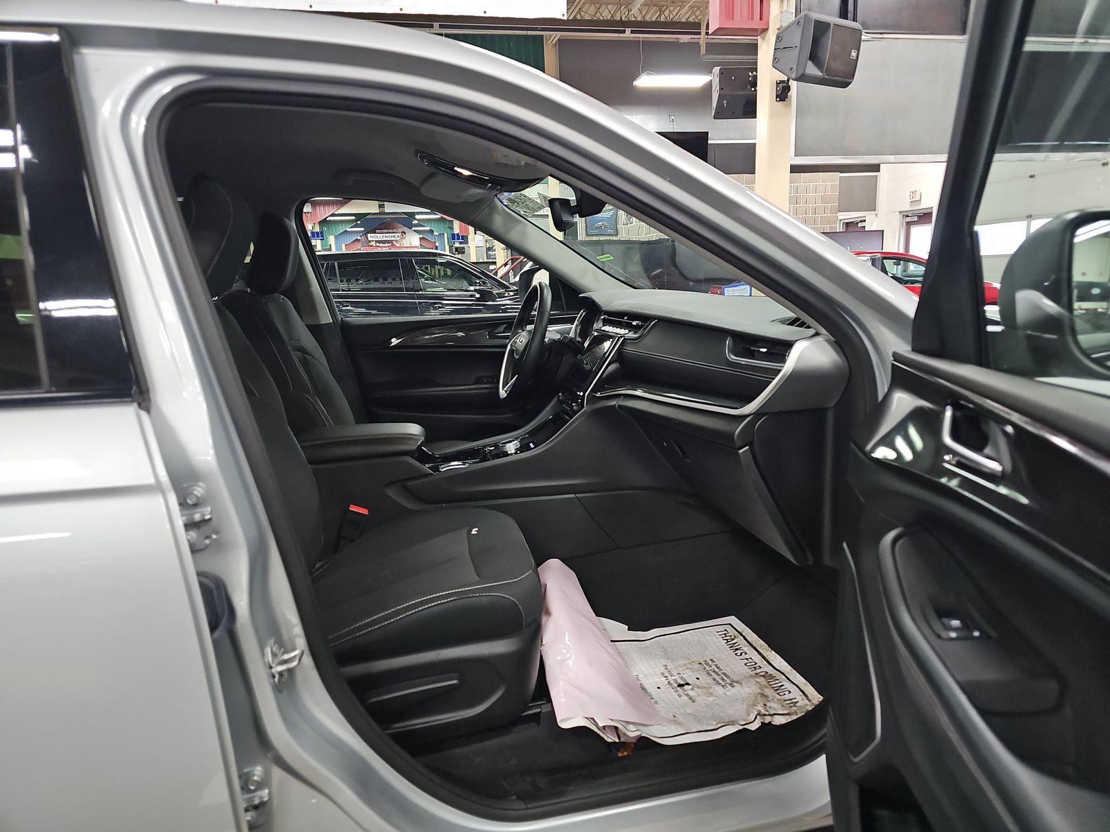 2022 Jeep Grand Cherokee Laredo AWD