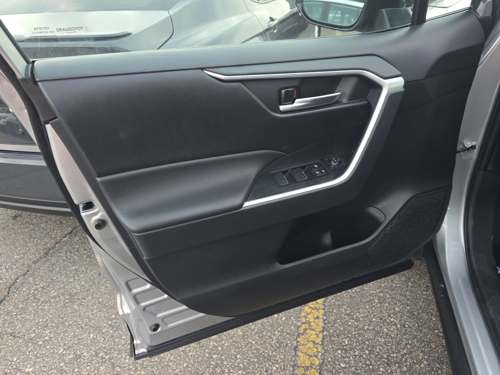 2024 Toyota RAV4 XLE FWD