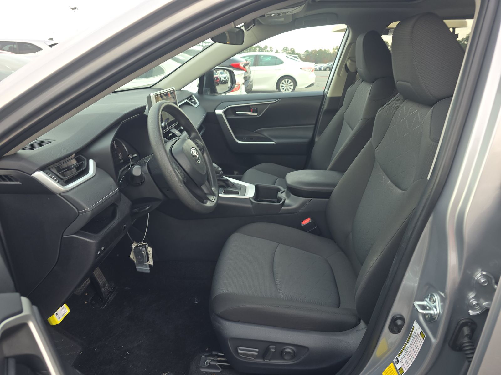 2024 Toyota RAV4 XLE FWD