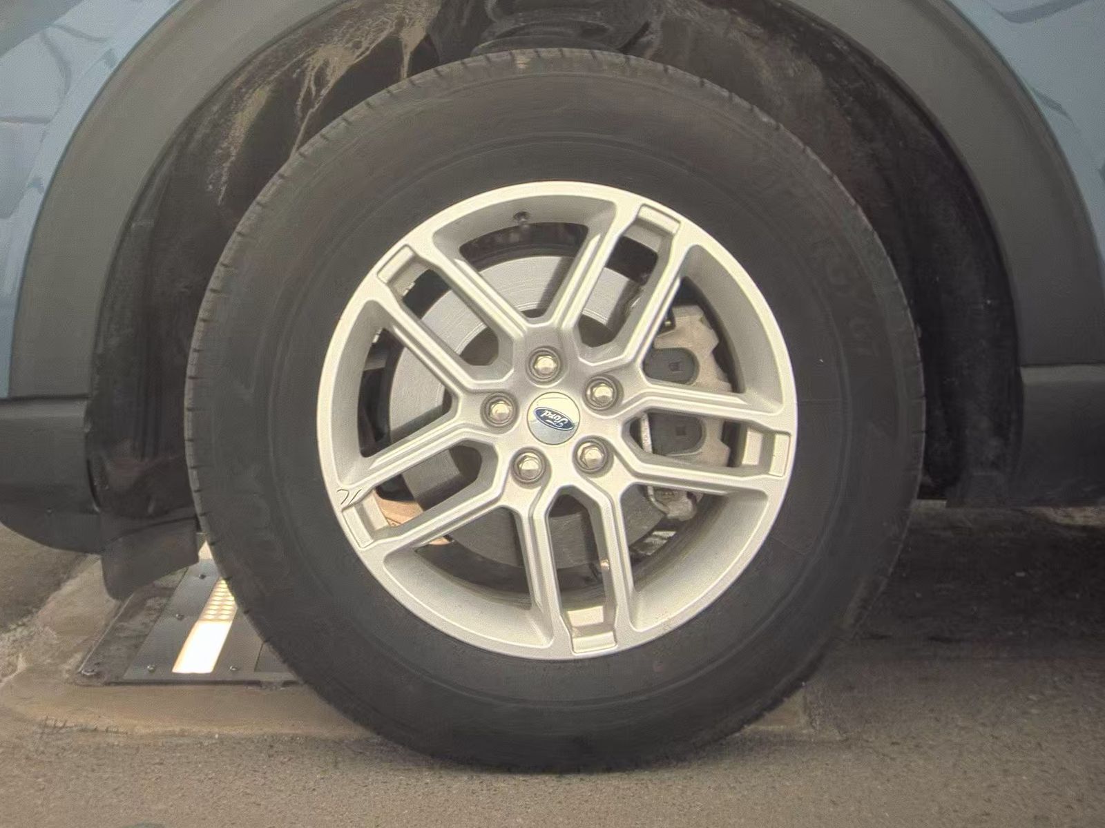 2025 Ford Explorer Active AWD