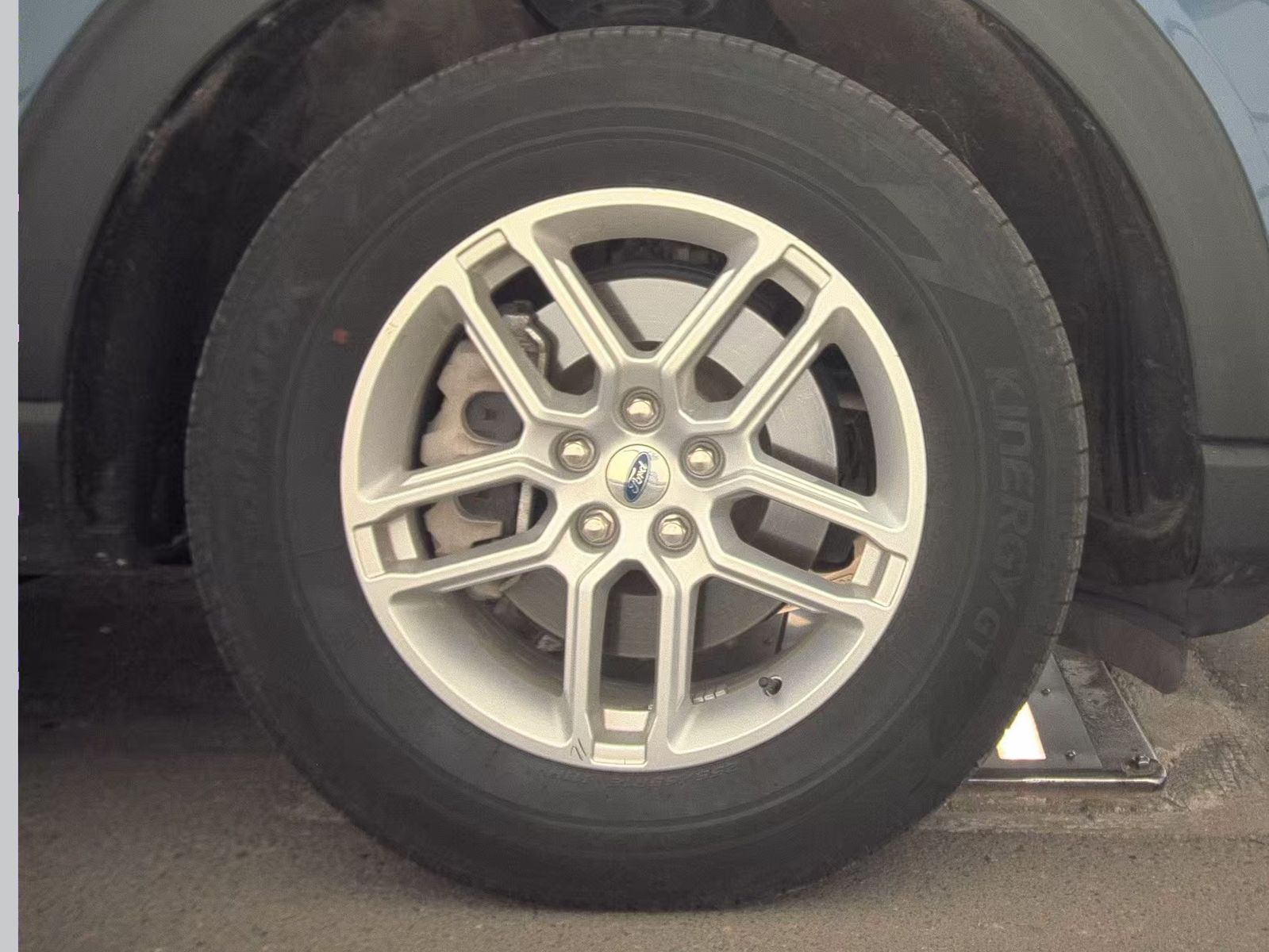 2025 Ford Explorer Active AWD