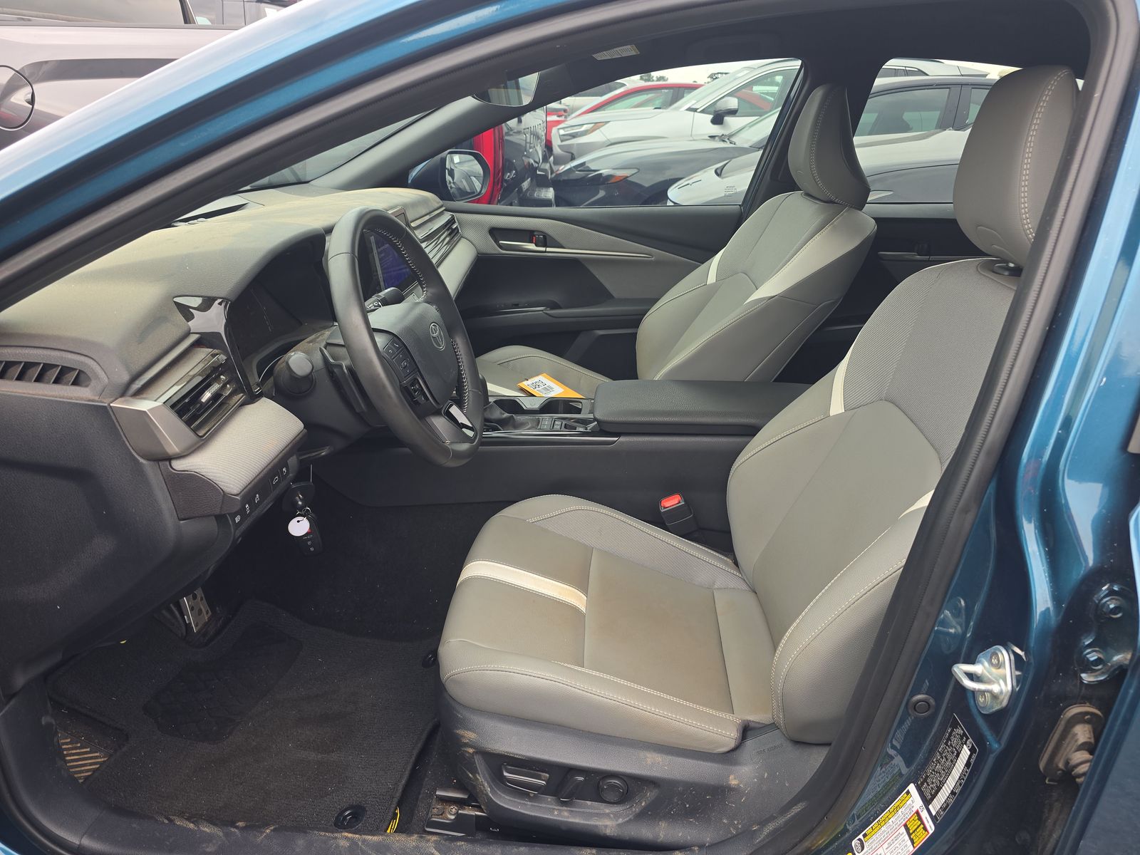 2025 Toyota Camry SE FWD