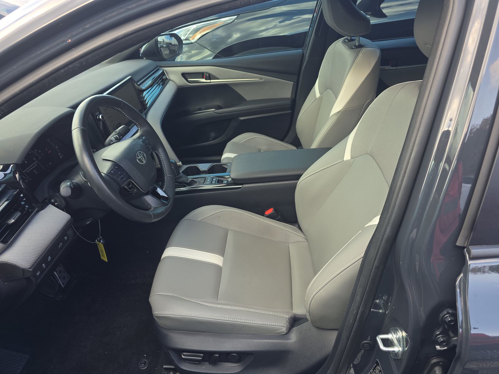 2025 Toyota Camry SE FWD