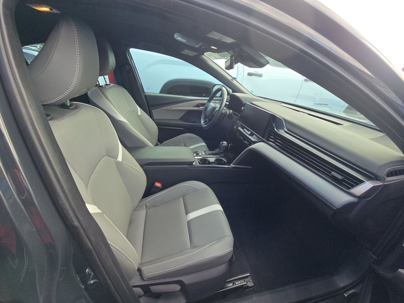 2025 Toyota Camry SE FWD