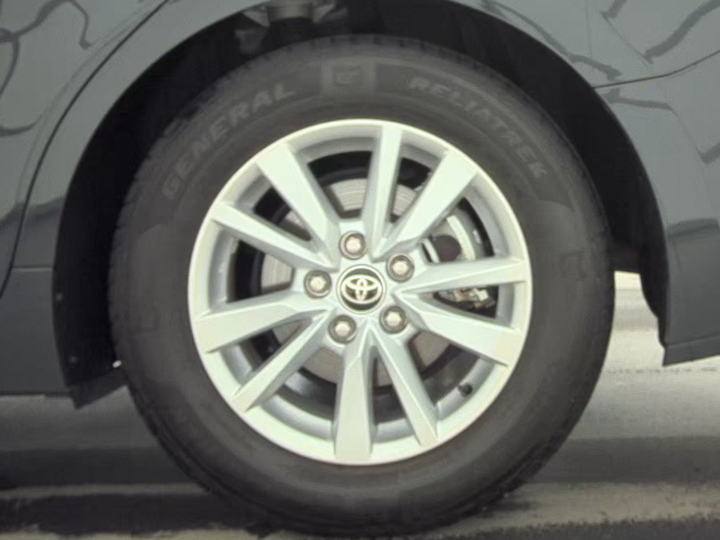 2025 Toyota Camry LE FWD