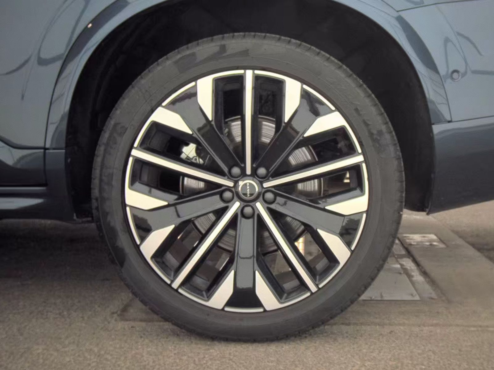 2025 Volvo XC90 B6 Plus AWD