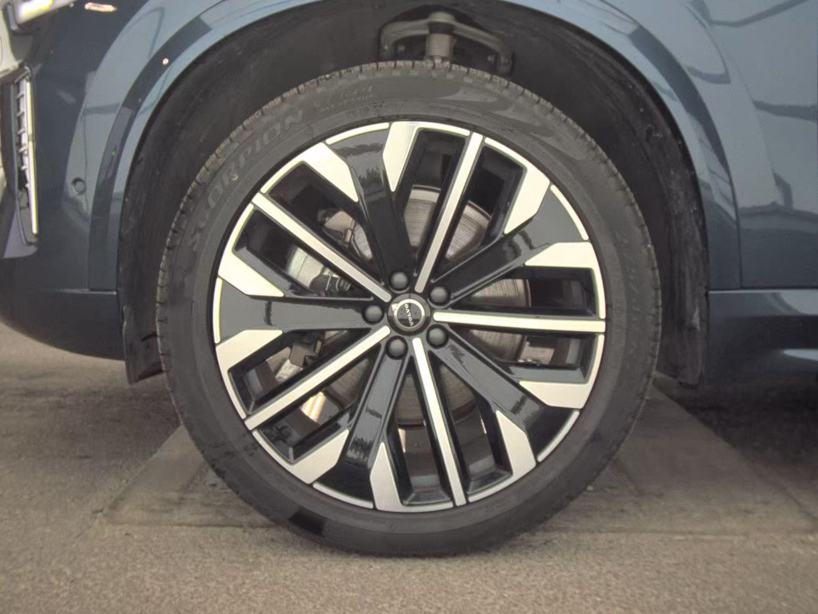 2025 Volvo XC90 B6 Plus AWD