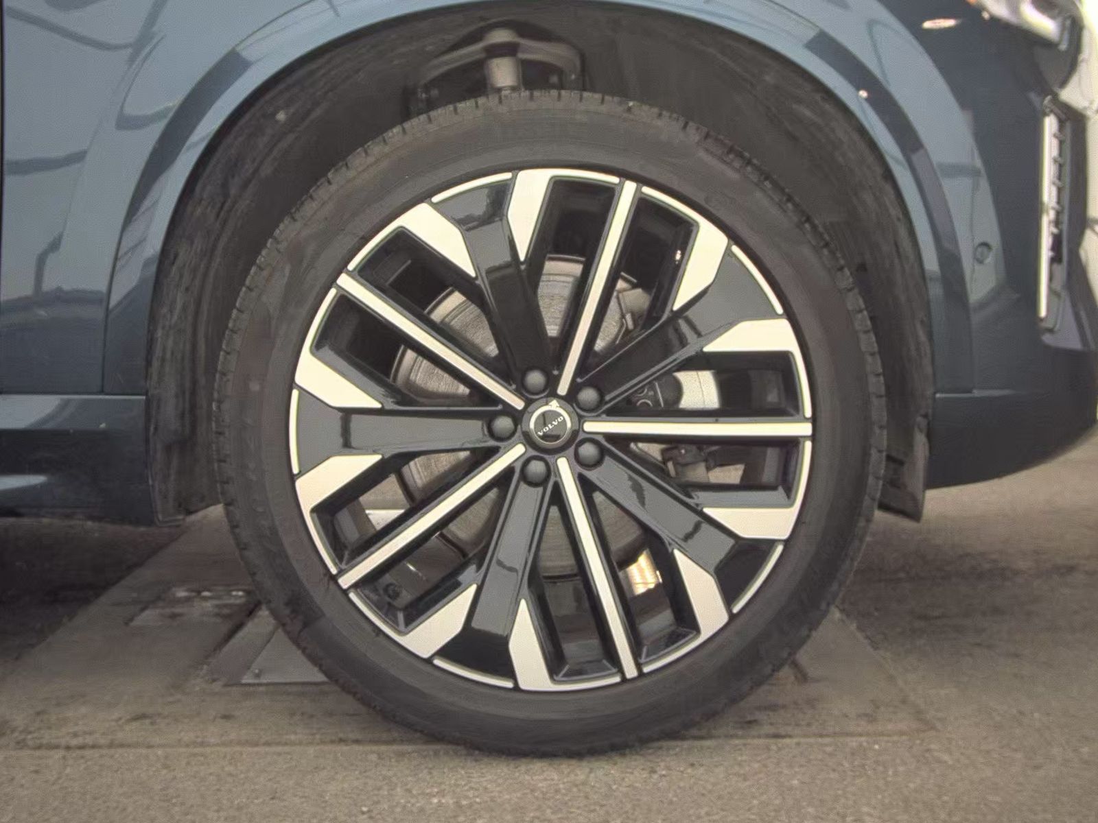 2025 Volvo XC90 B6 Plus AWD