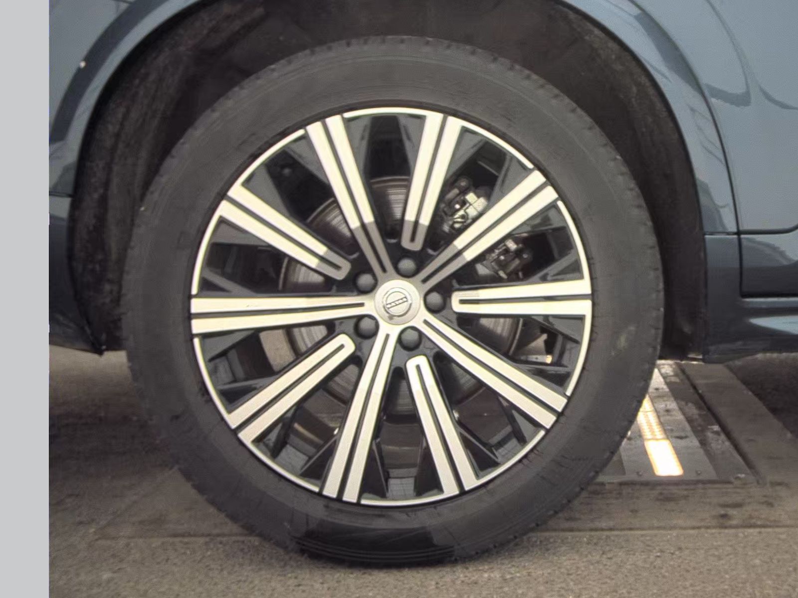 2025 Volvo XC90 B5 Core AWD