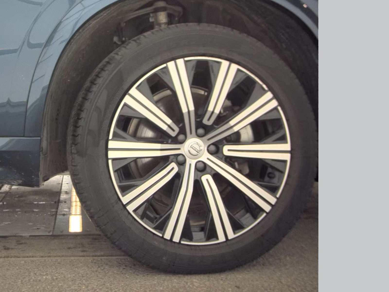 2025 Volvo XC90 B5 Core AWD