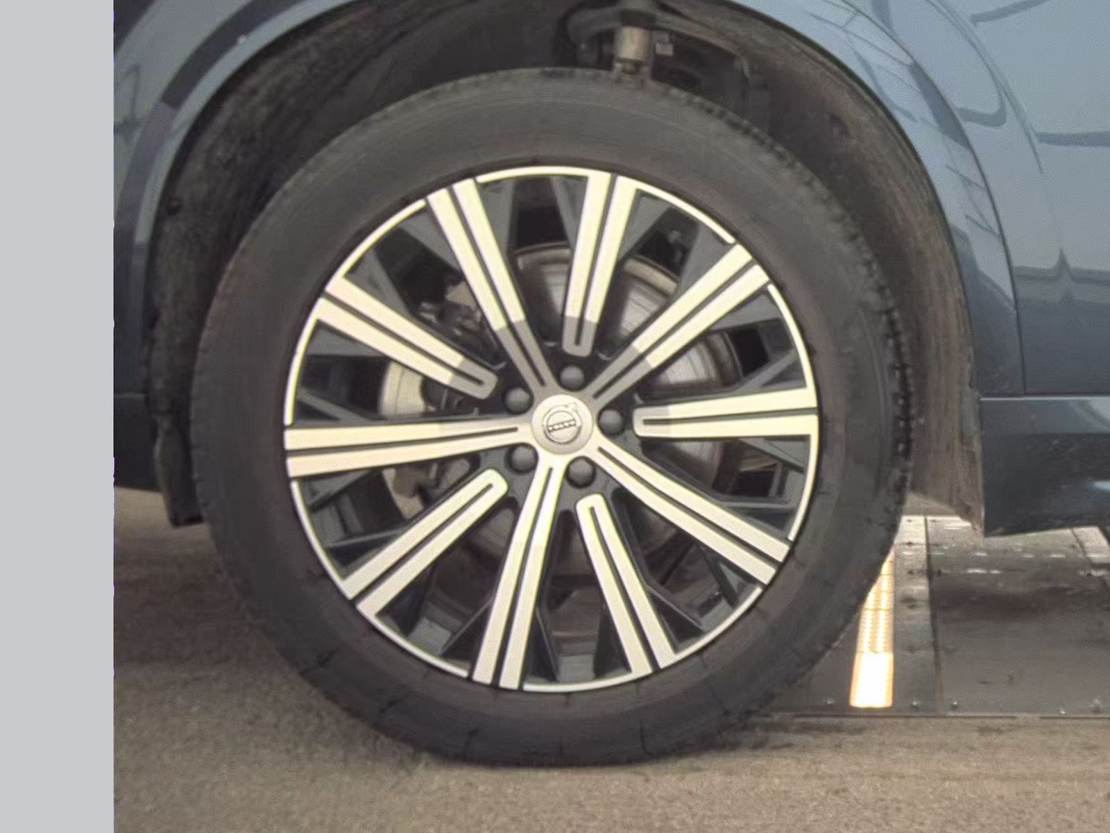 2025 Volvo XC90 B5 Core AWD