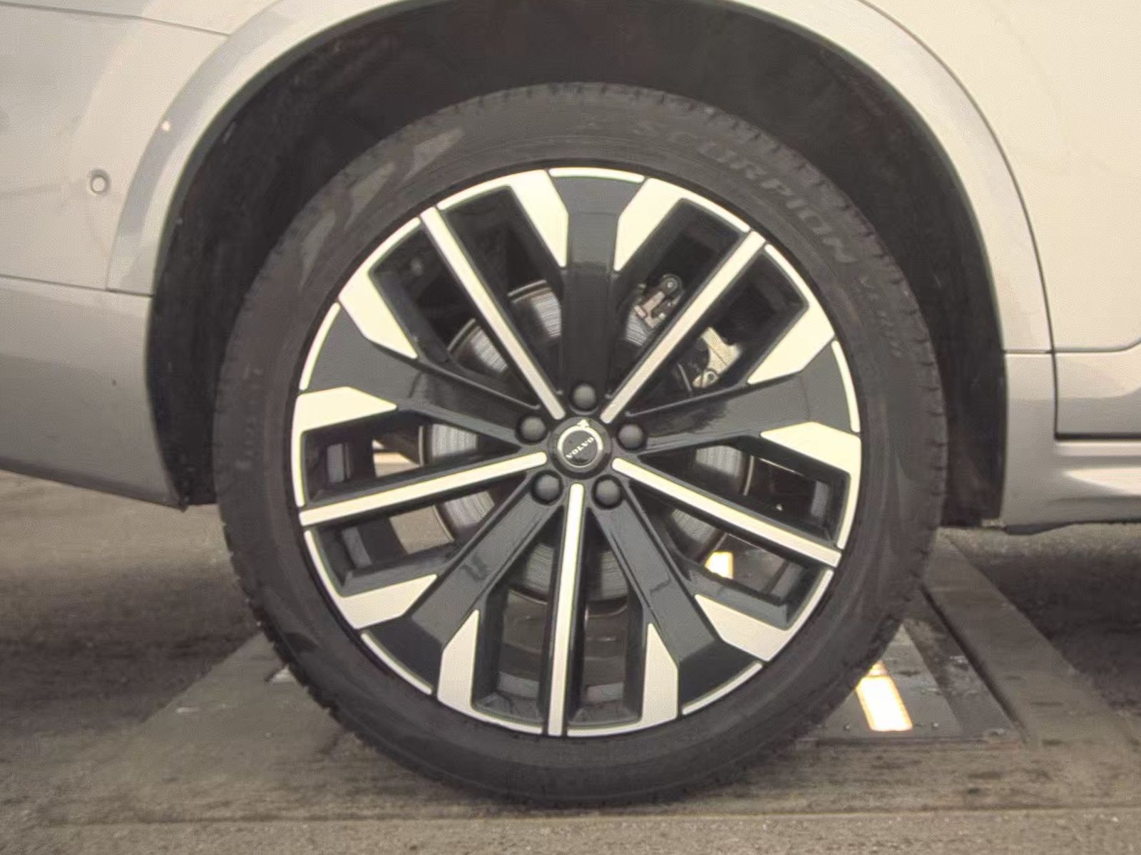 2025 Volvo XC90 B6 Plus AWD