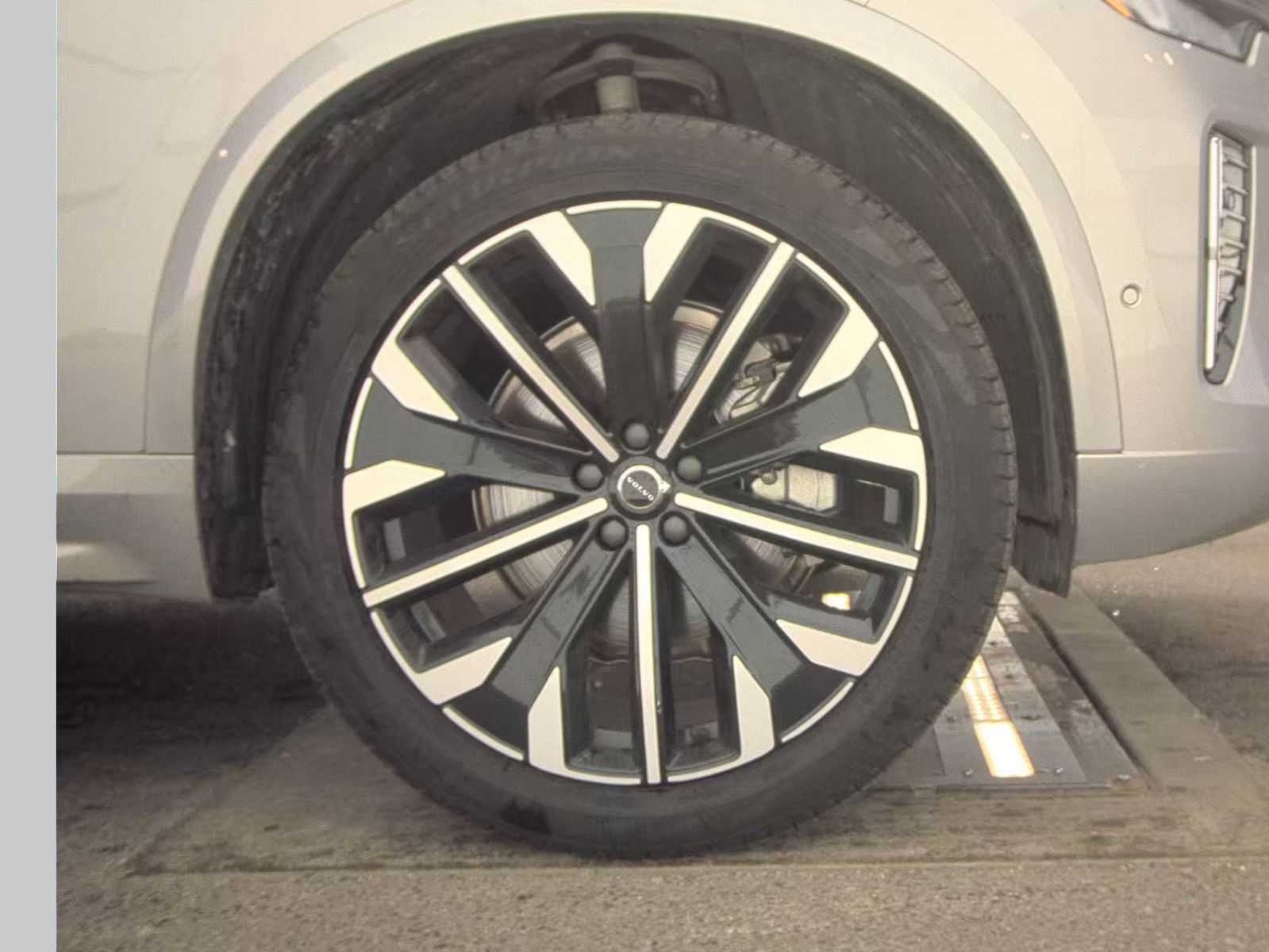 2025 Volvo XC90 B6 Plus AWD