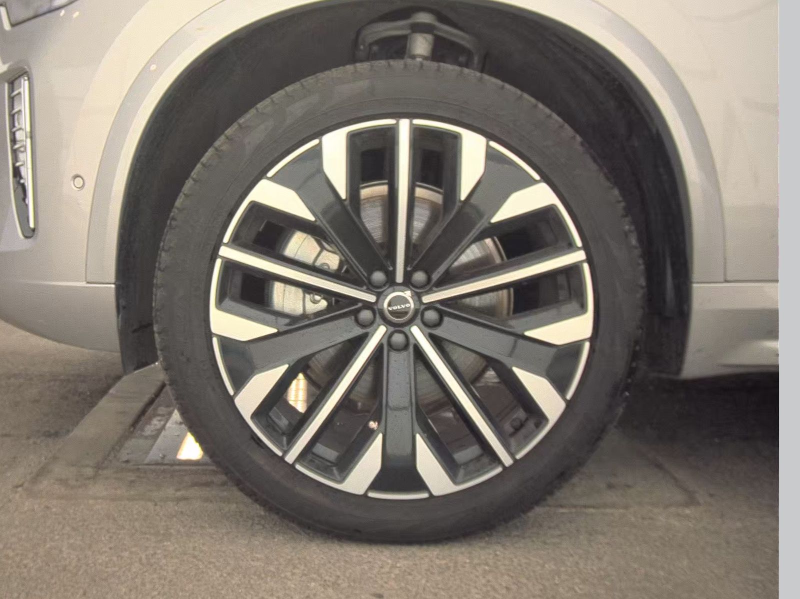 2025 Volvo XC90 B6 Plus AWD