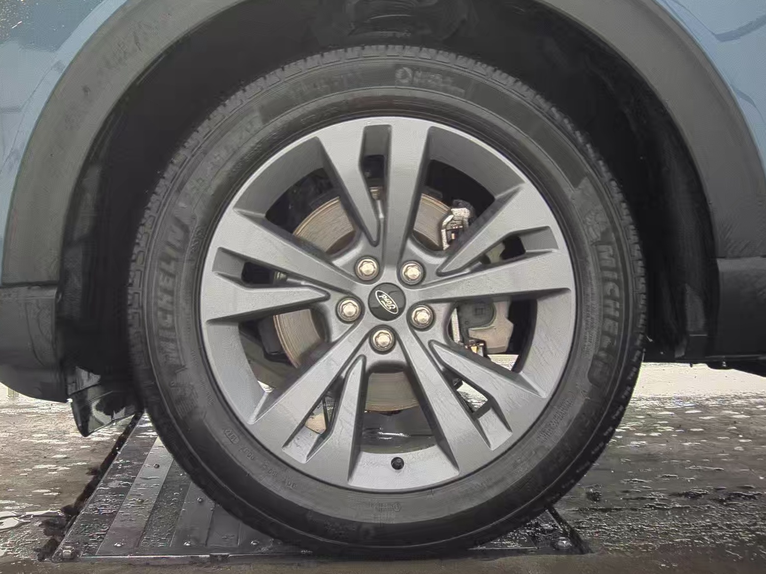 2025 Ford Explorer Active AWD