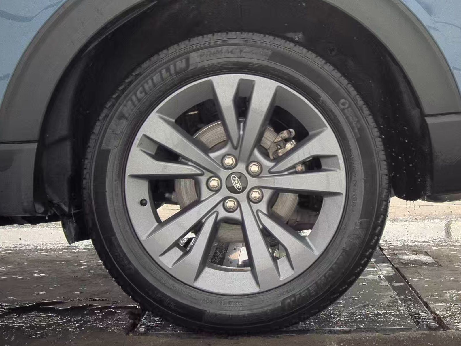 2025 Ford Explorer Active AWD