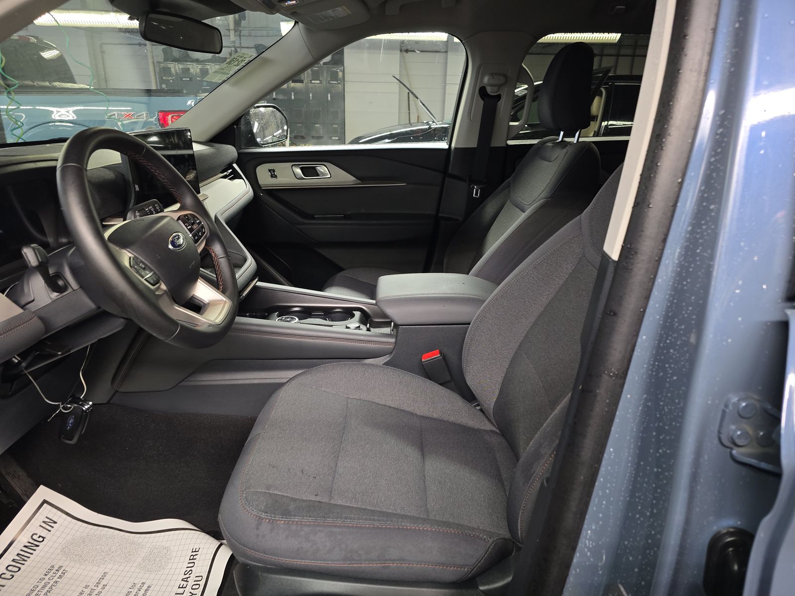 2025 Ford Explorer Active RWD