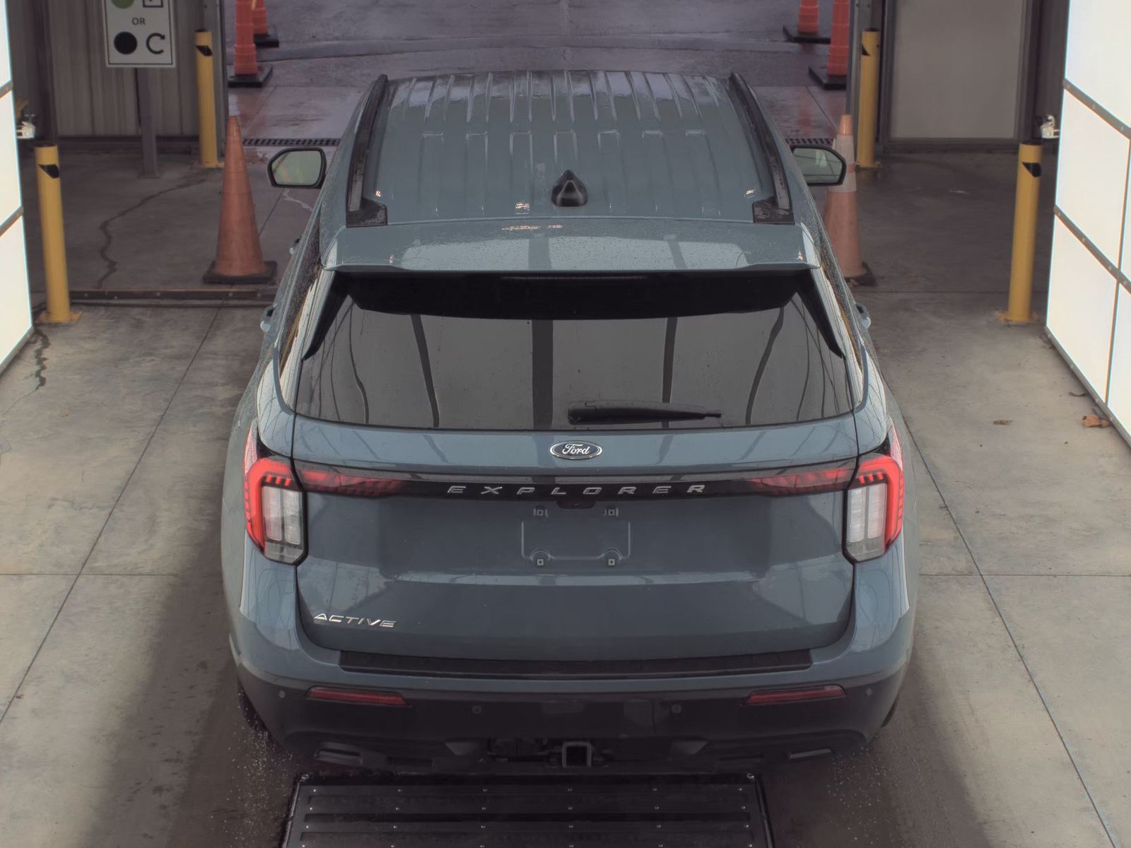 2025 Ford Explorer Active RWD