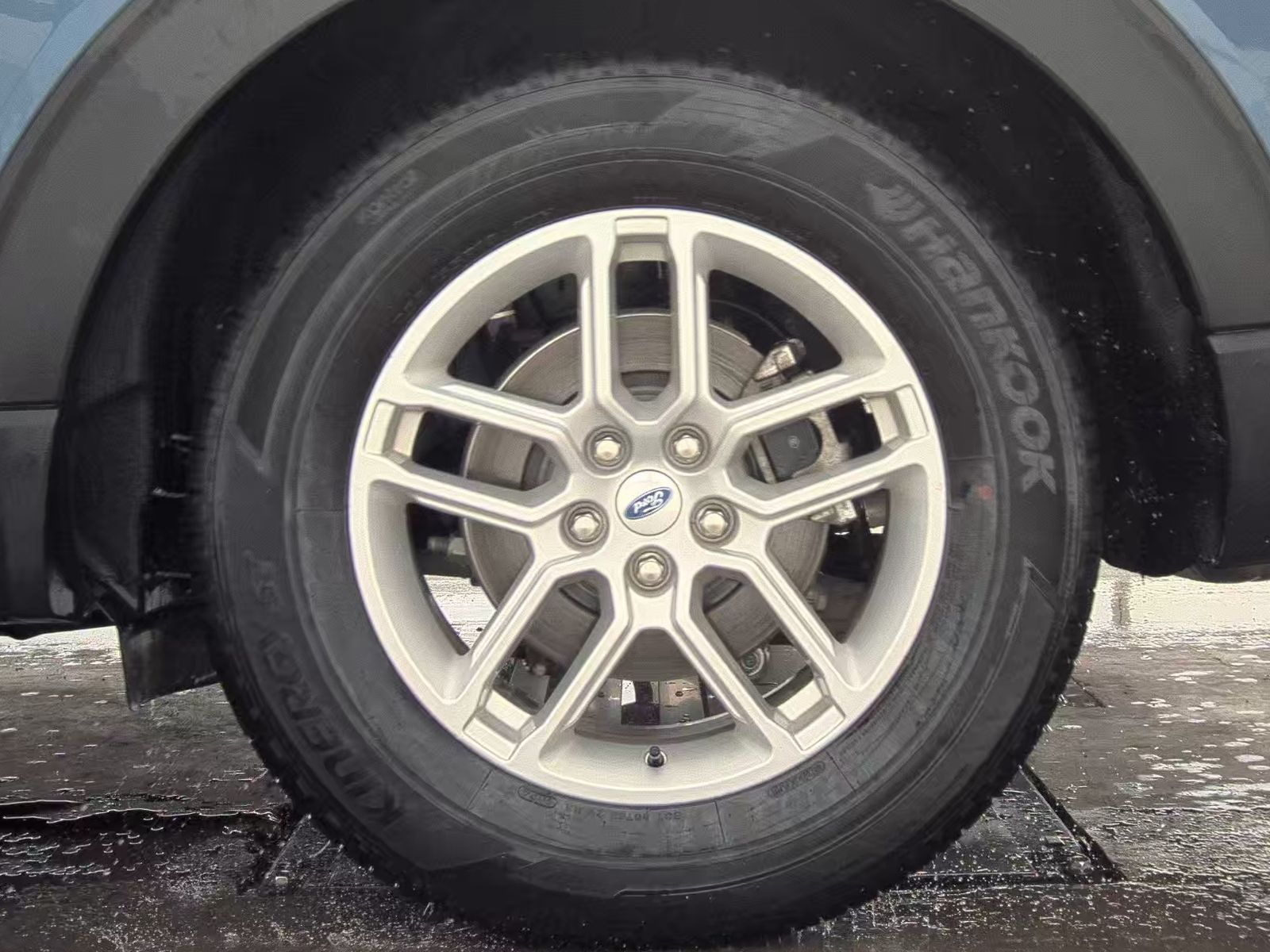 2025 Ford Explorer Active RWD