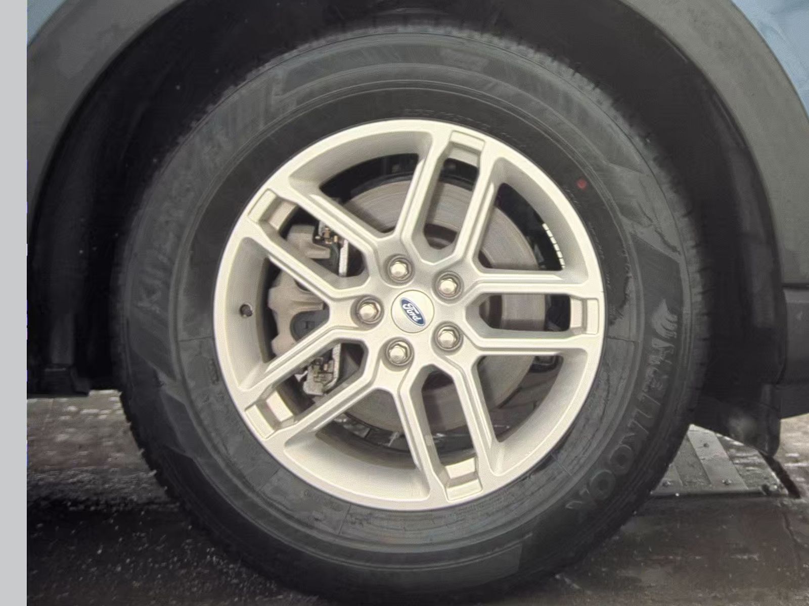 2025 Ford Explorer Active RWD