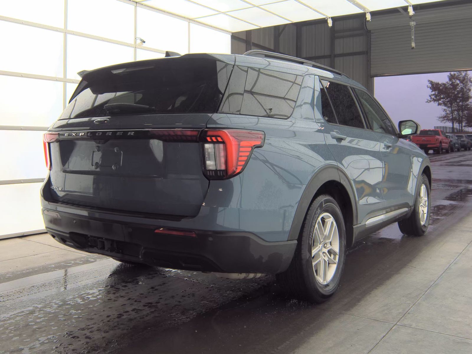 2025 Ford Explorer Active RWD