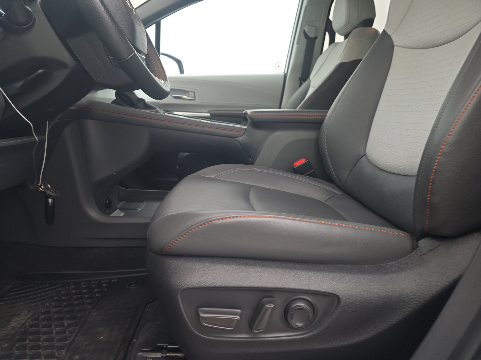 2024 Toyota Sienna XSE FWD