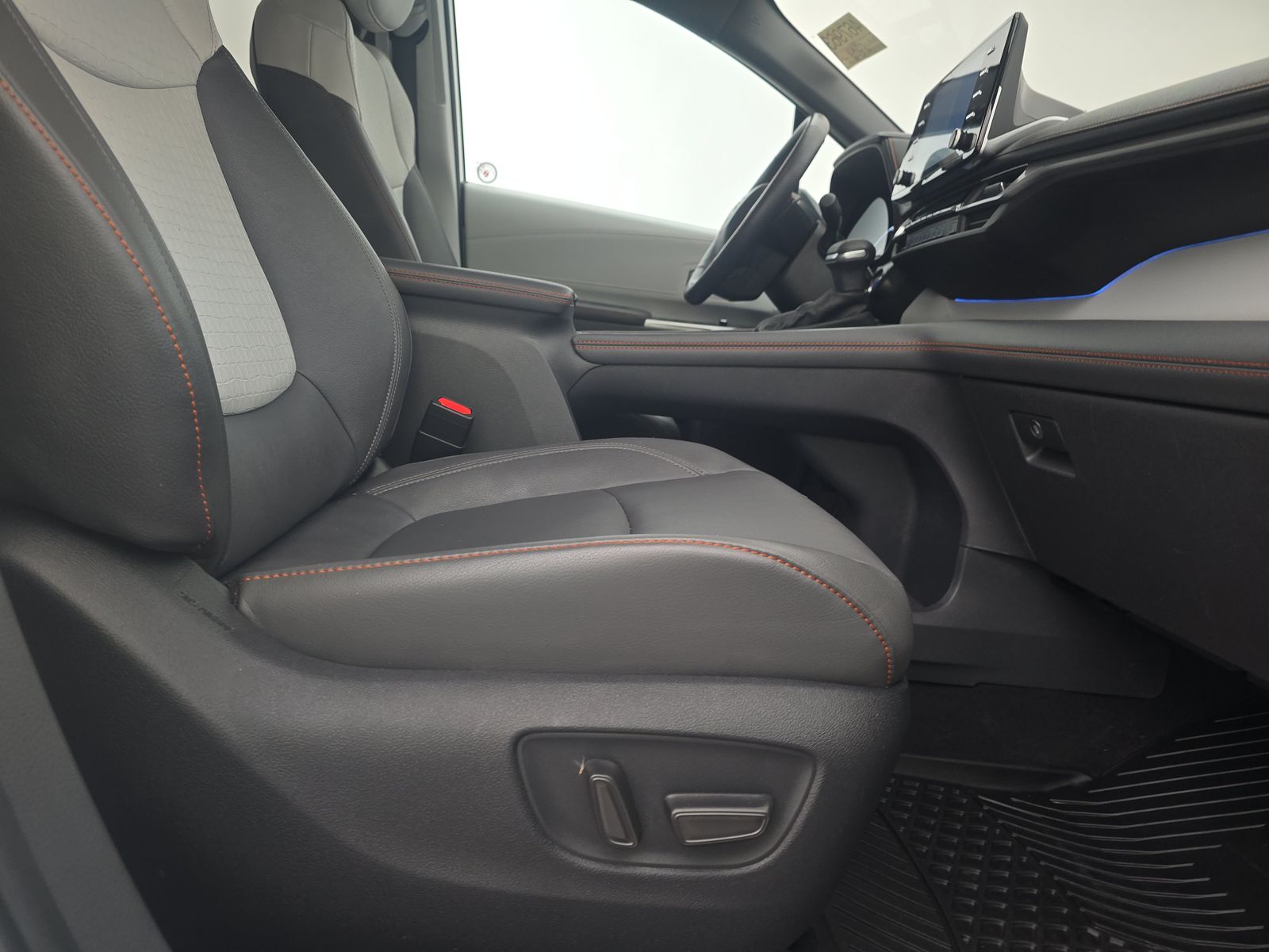 2024 Toyota Sienna XSE FWD