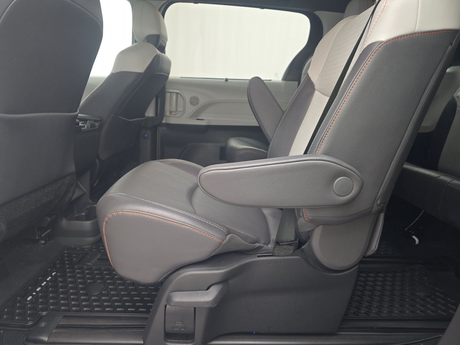 2024 Toyota Sienna XSE FWD
