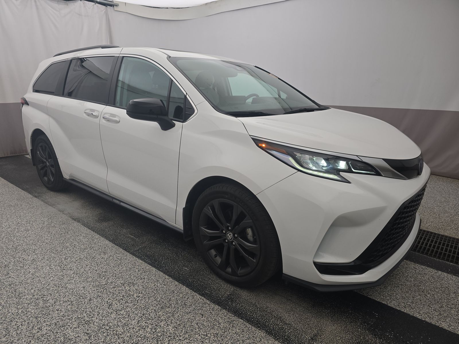 2024 Toyota Sienna XSE FWD