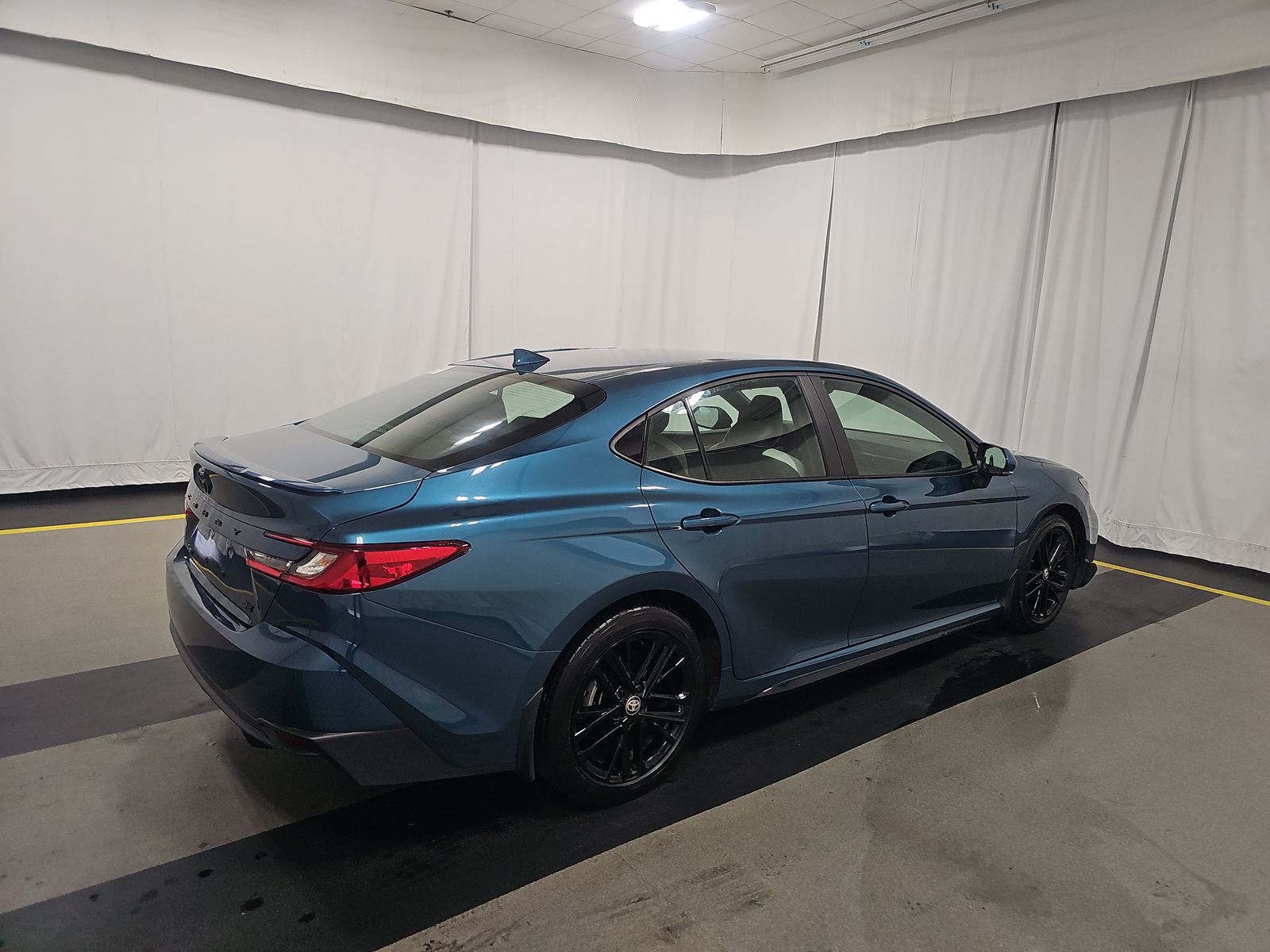 2025 Toyota Camry SE FWD