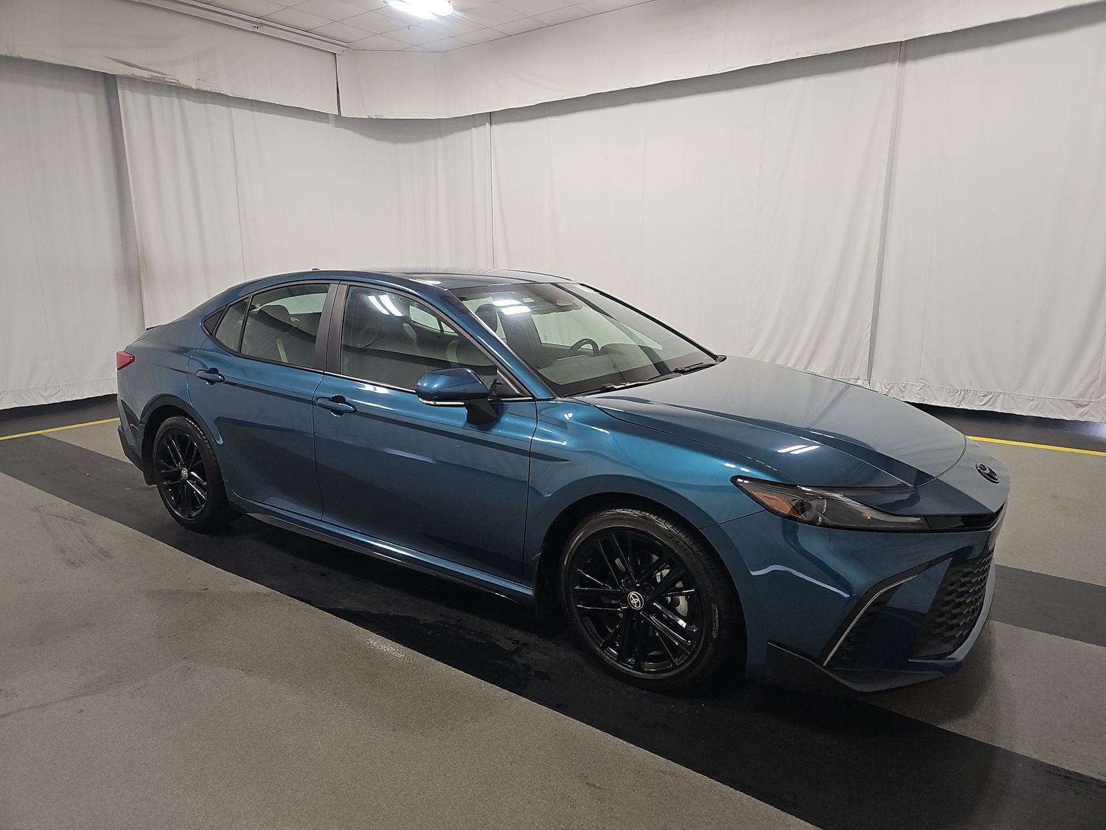 2025 Toyota Camry SE FWD