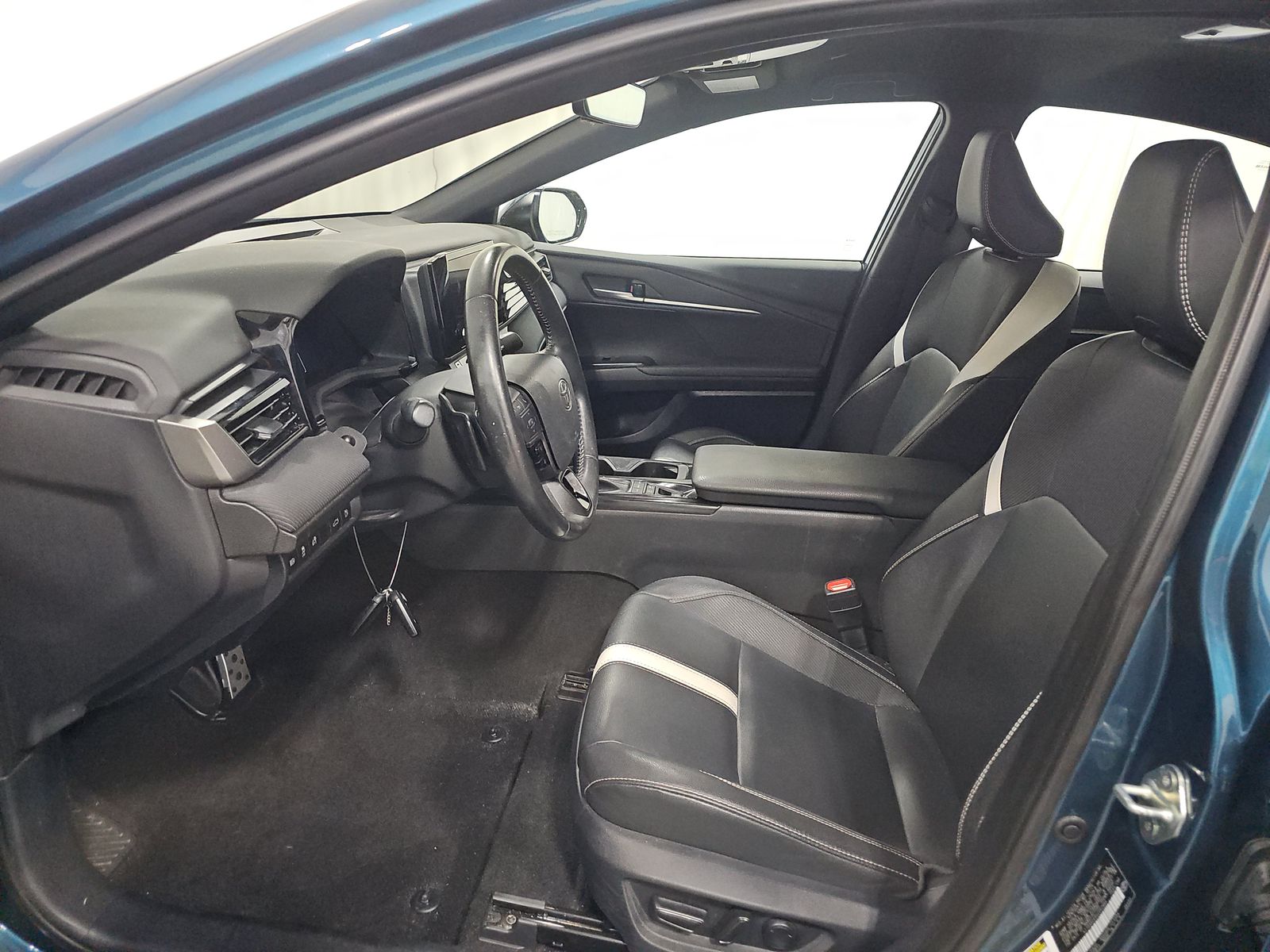 2025 Toyota Camry SE FWD