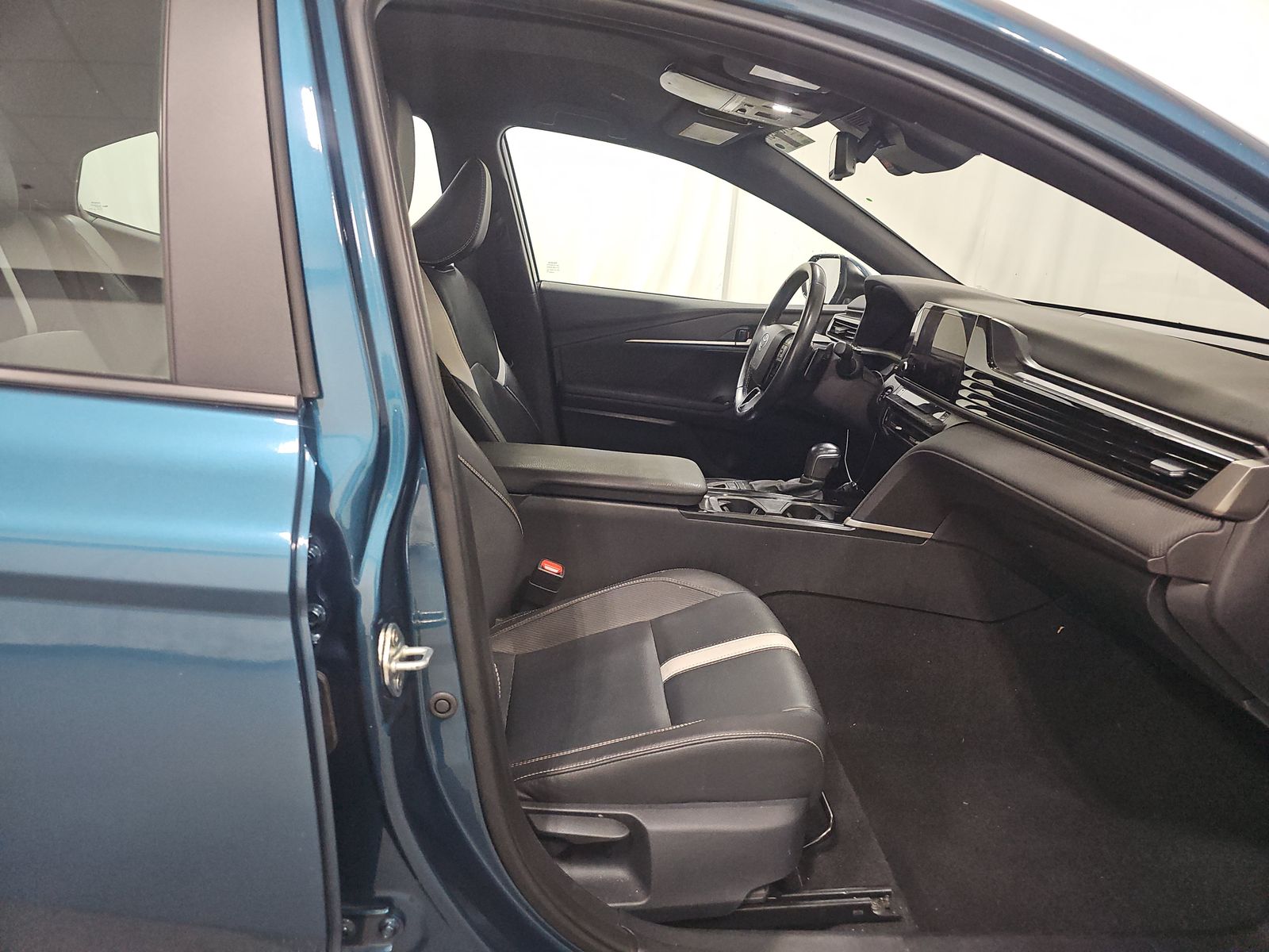 2025 Toyota Camry SE FWD