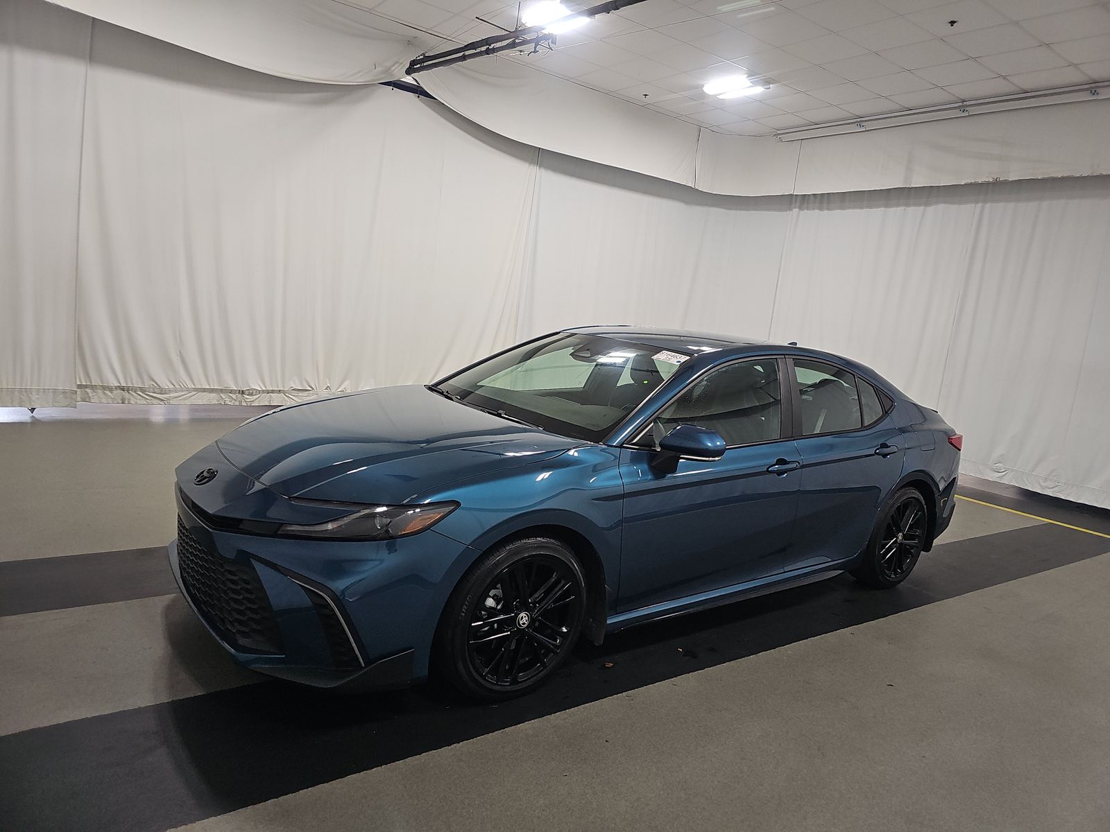 2025 Toyota Camry SE FWD